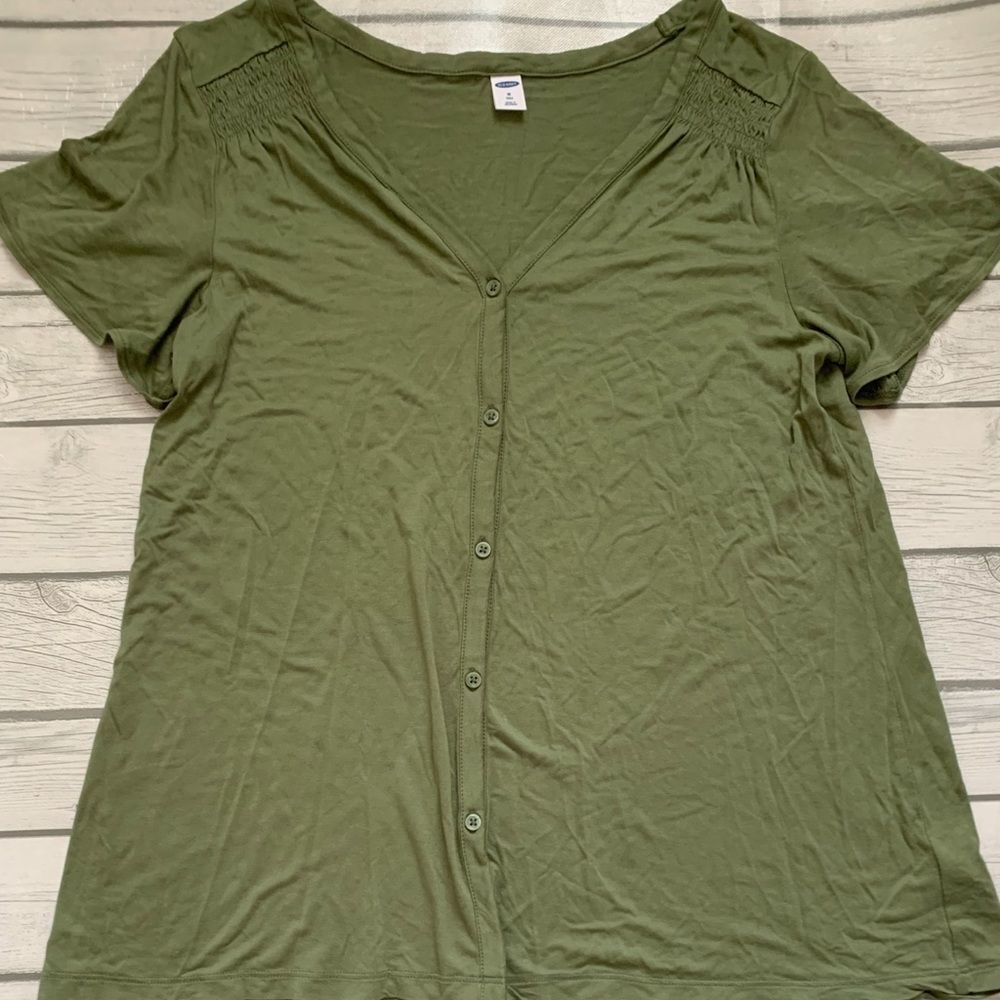 Old Navy-Olive green top-medium tall - Picture 4 of 8
